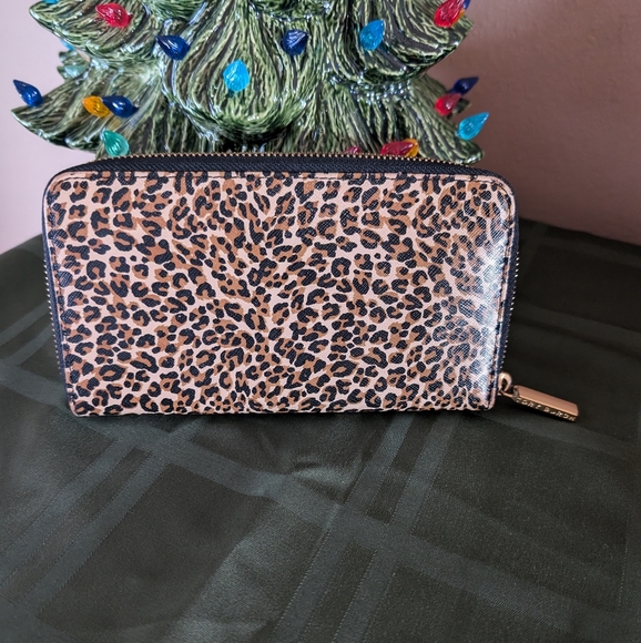 Tory Burch Robinson Leopard Print Long Zip Round Wallet - Picture 6 of 11